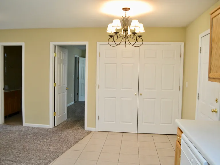355 Pinewood Dr — Photo 7