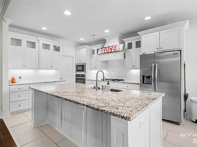 374 Tartaglia Ave — Photo 3