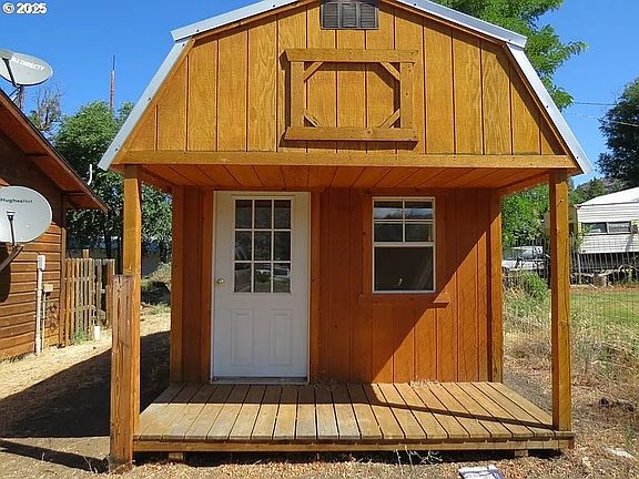 2nd image of 201 Main St