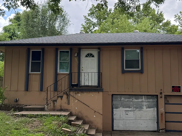 3612 S Scott Ave — Photo 1