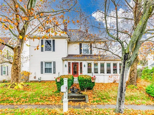 317 W Maple St, Hartville, OH 44632