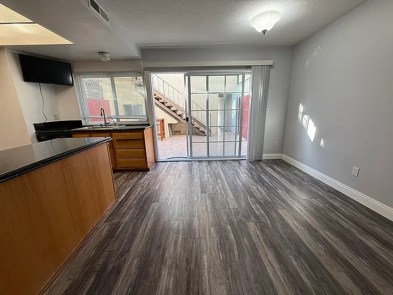 10058 San Juan Ct — Photo 3