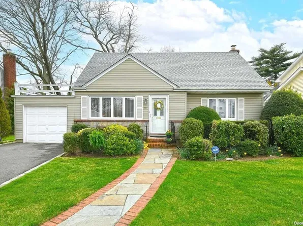 19 Rose Lane, Merrick, NY 11566