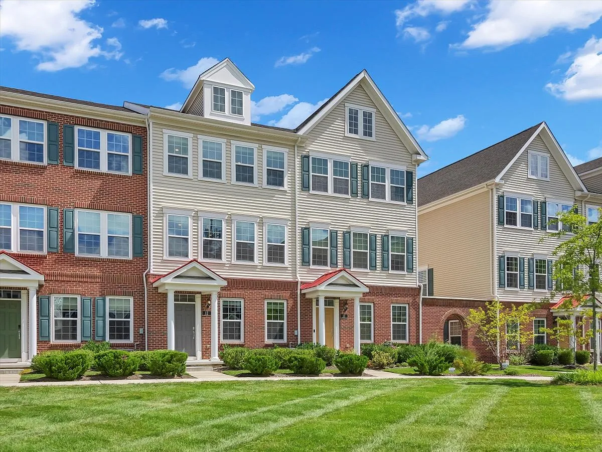 Building Photo - 12 Litchfield Ln