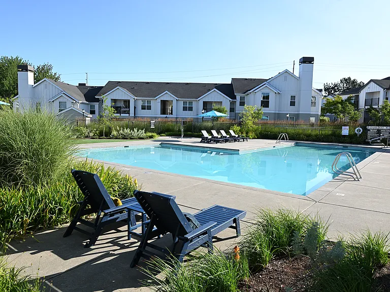 Emerald Place Apartments — Photo 28