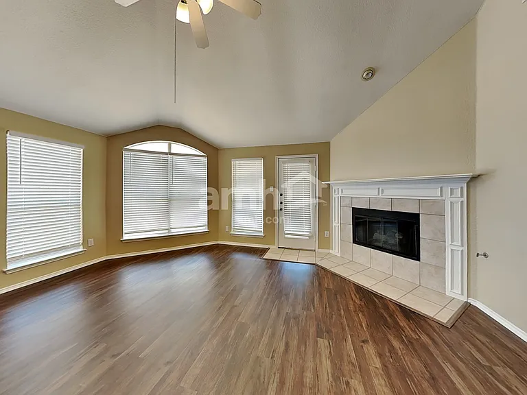 881 N Old Orchard Ln — Photo 5