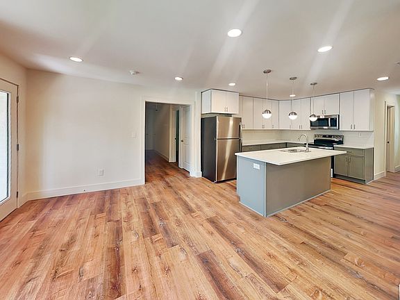 2nd image of 360 Simpson Ter NW