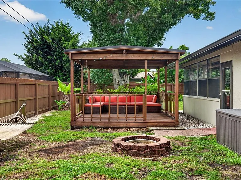 18185 Hilda Dr — Photo 18