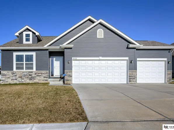 5122 Lawnwood Dr, Papillion, NE 68133