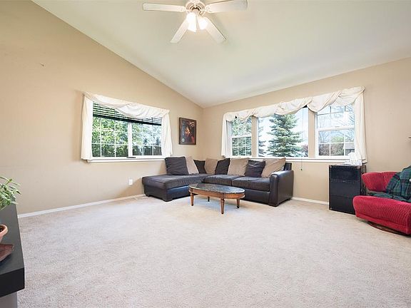 4th image of 1020 Paisley Dr