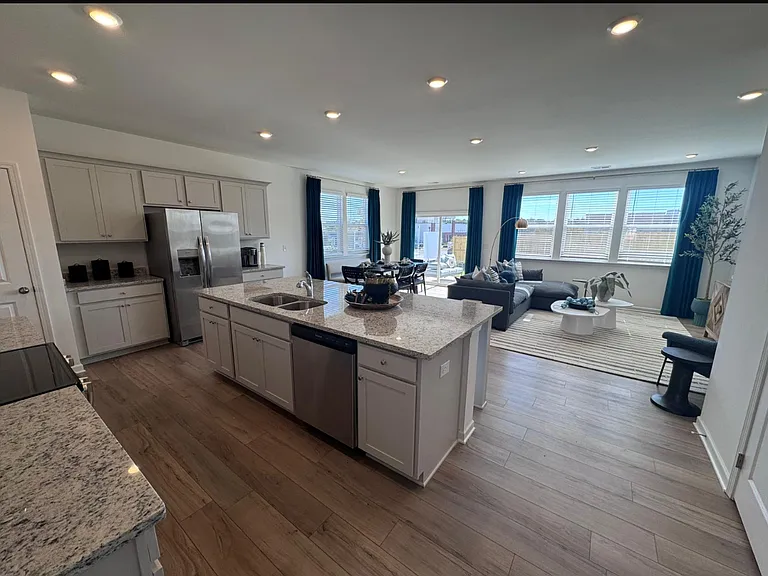 240 Vision St — Photo 30