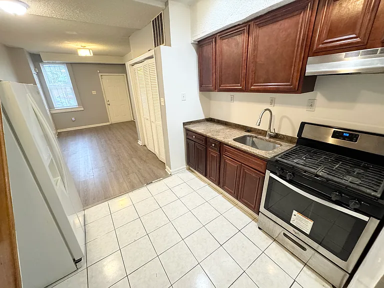 1537 A St SE — Photo 12