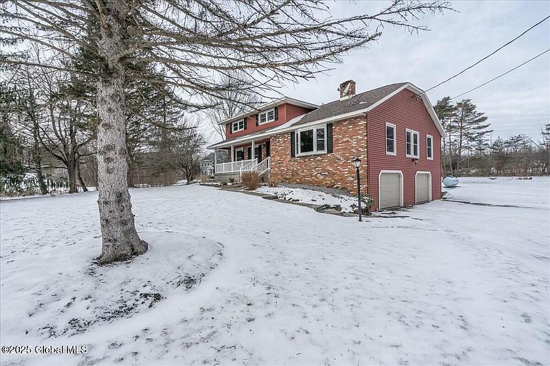5th image of 810 Charlton Road