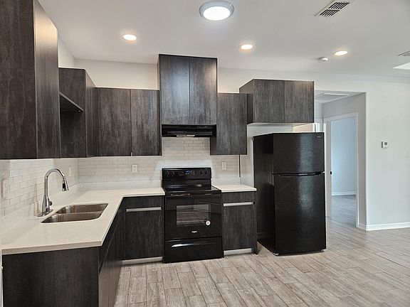 2nd image of 913 W La Pointe Ave #4