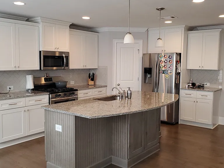 1015 Allison Dr — Photo 2