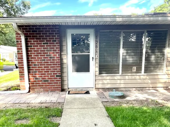 120 Exmore Ct Unit A, Ridge, NY 11961