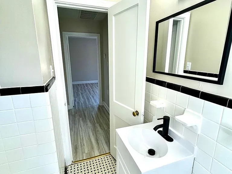 1107 W Rowan St — Photo 18
