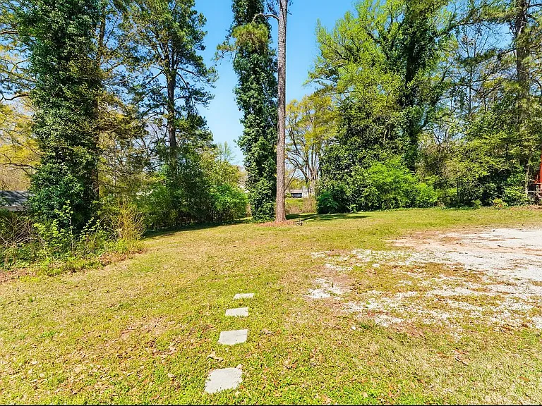 2820 Memorial Dr SE — Photo 29