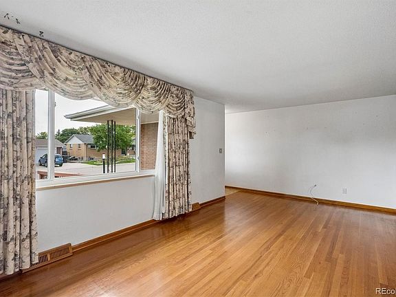 3rd image of 8281 Bluebell Way