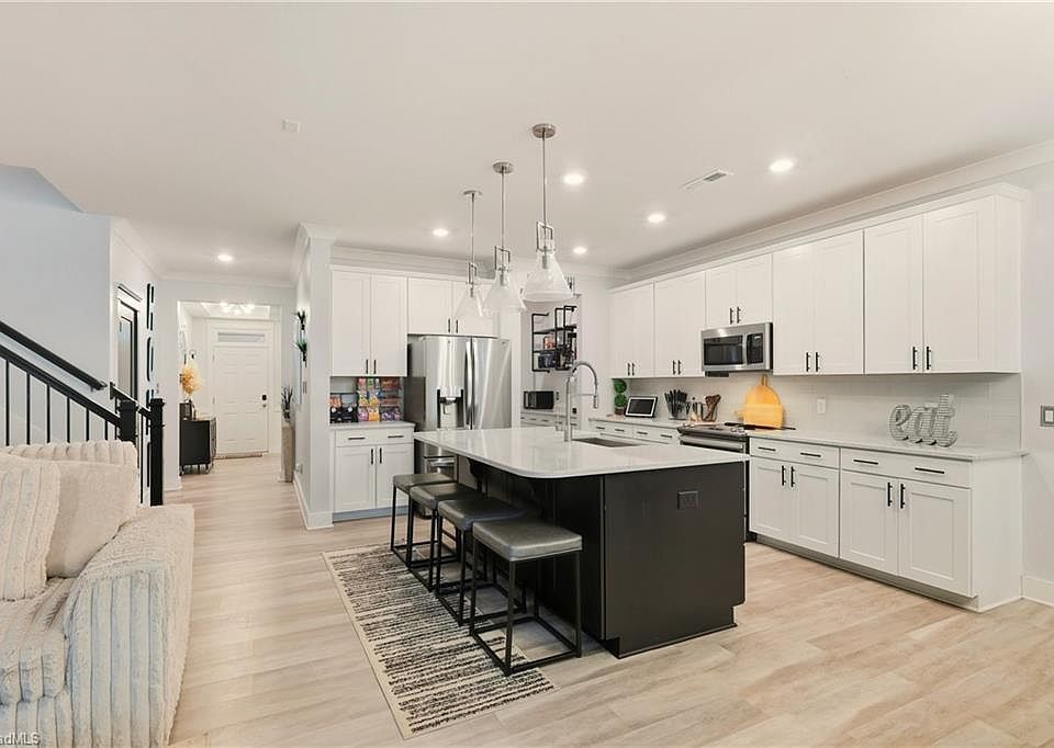 1st image of 1405 Regal View Dr
