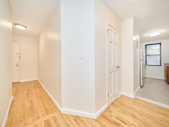 3rd image of 735 W 172nd St APT B25
