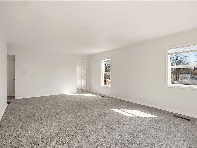 308 N Washington St — Photo 3