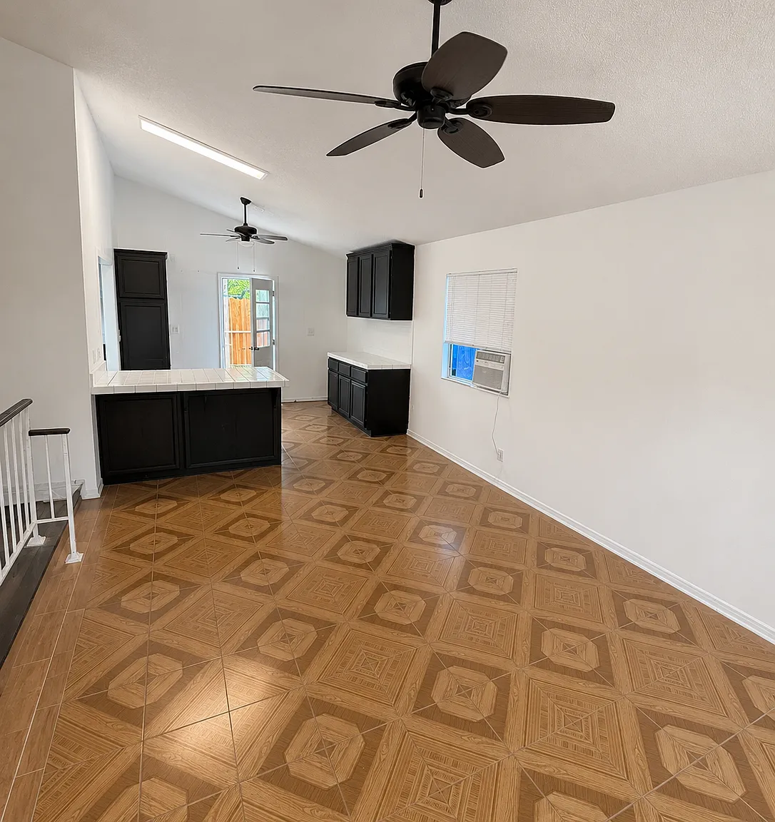 3 bed, 1275 sqft, $3,300 — Photo 4