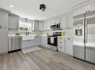 8 Laudervale Rd, Weymouth, MA 02191