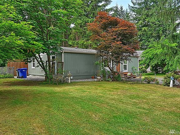 10,000+ sqft leased lot offers room for gardening, entertaining and more!