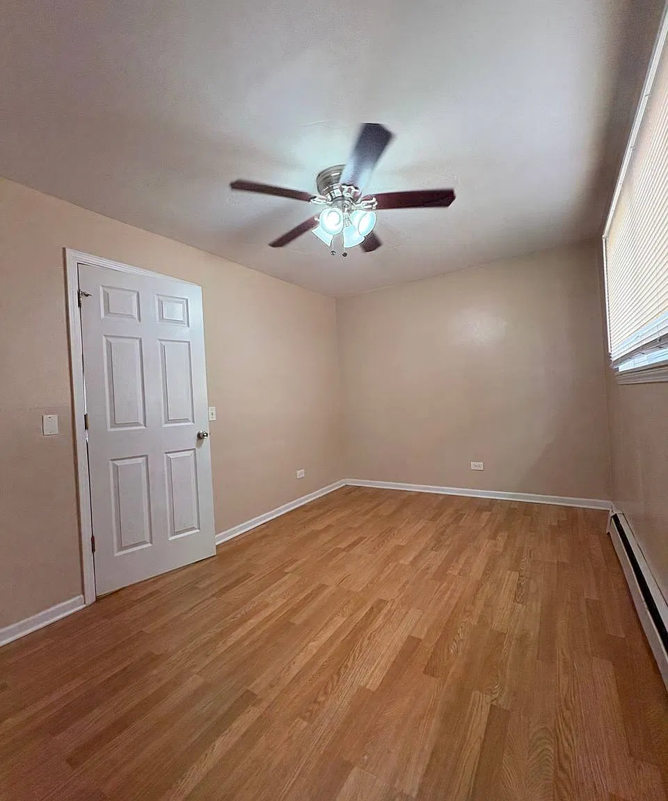 1 bed, 900 sqft, $1,300 — Photo 4