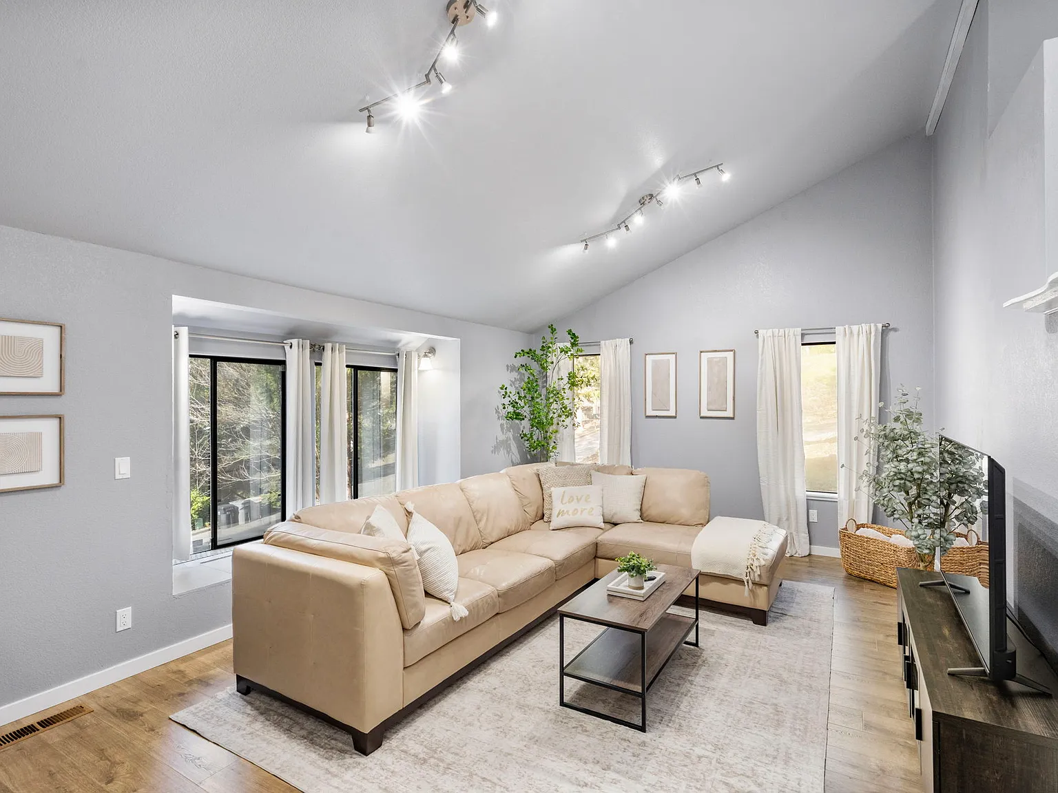 4 bed, 1986 sqft, $5,000 — Photo 3