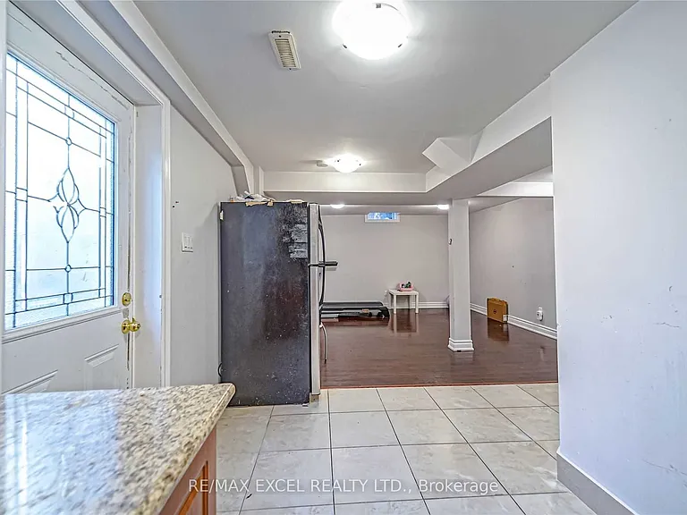 47 Whiteleaf Cres #BASEMENT — Photo 4
