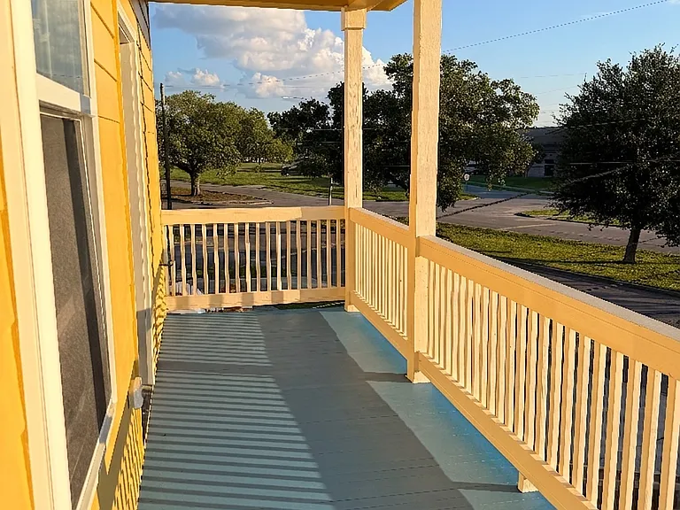 4127 Saint Bernard Ave — Photo 2