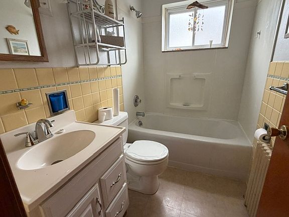5th image of 1022 Goucher St
