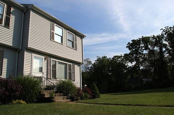 End Unit with Side Yard