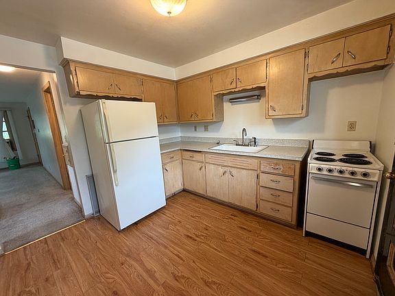 3rd image of 809 John St #4