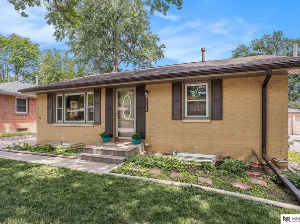 2344 S 61st St, Lincoln, NE 68506