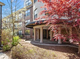 110-112 Cypress St #302, Brookline, MA 02445