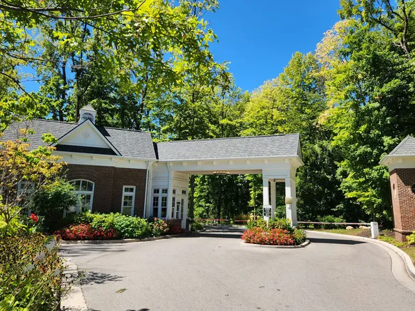 3705 Holliday Farms Blvd, Zionsville, IN 46077