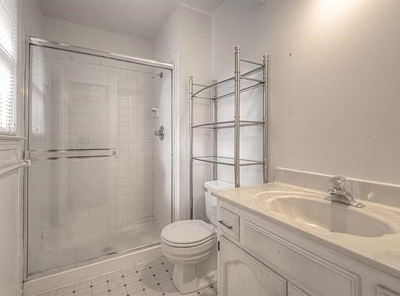 5th image of 512 SE Brownfield Dr