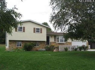 991 Andrews St NW, Hartville, OH 44632