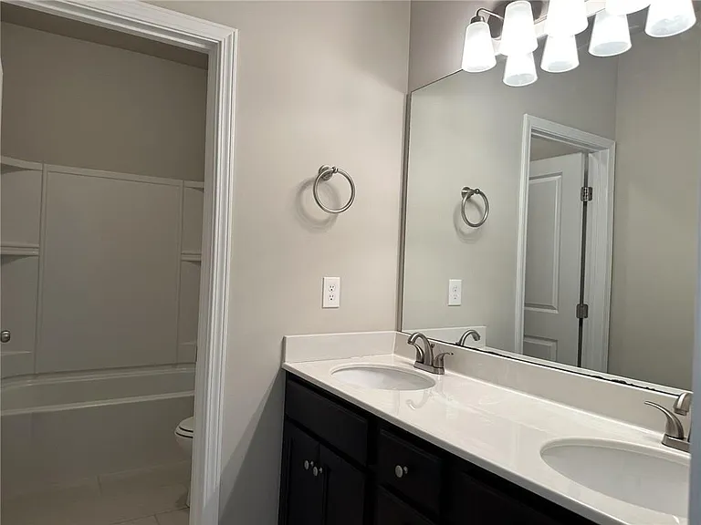 2439 Ivy Meadow Ln — Photo 5