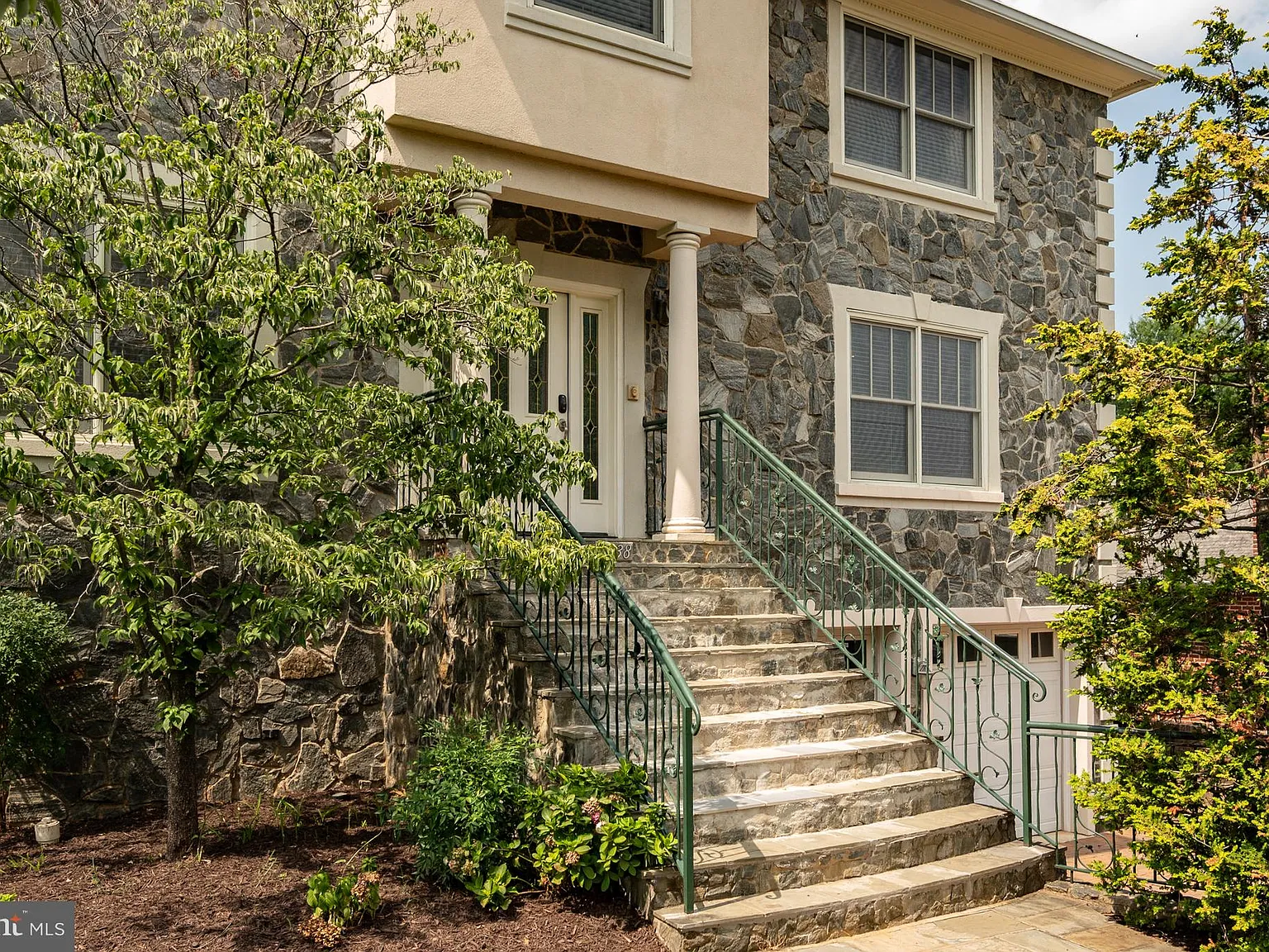 4 bed, 5.5 bath, 5126 sqft, $7,100 — Photo 4