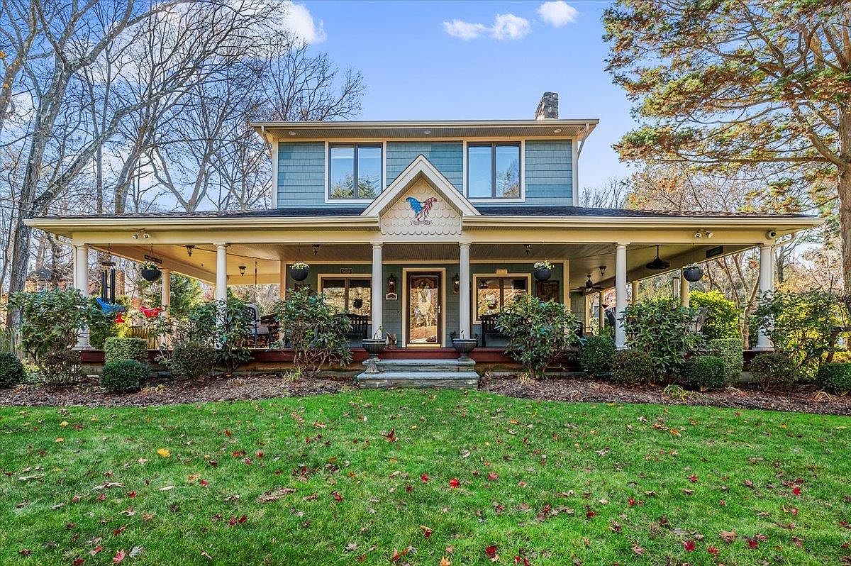 48 Greenhills Road, Huntington Station, NY 11746 | Zillow