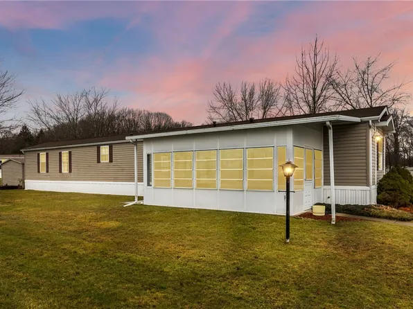 1608 Jr Dr, Grove City, PA 16127