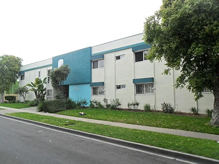 1818 W El Segundo Blvd — Photo 4
