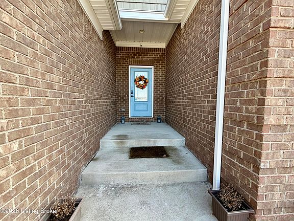 2nd image of 120 Lillian Ct