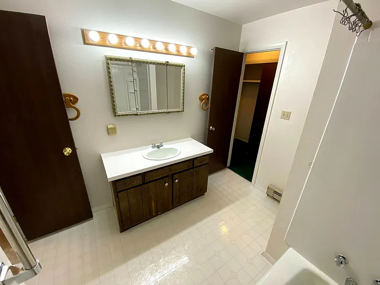 2110 Prairie Rd — Photo 25