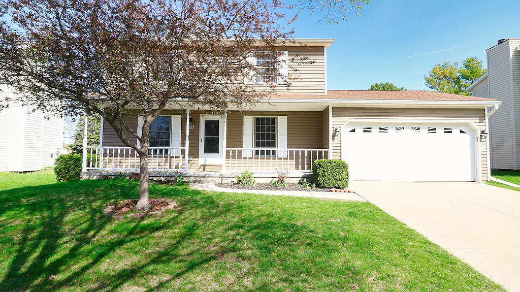 1323 Eastport Dr photo 1