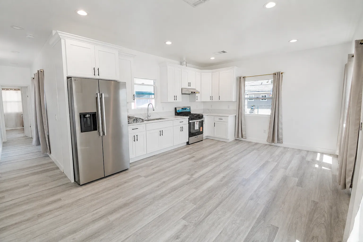 3 bed, 1000 sqft, $3,300 — Photo 4